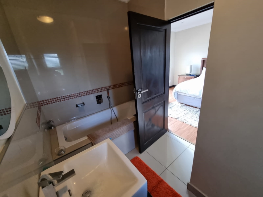 To Let 4 Bedroom Property for Rent in Aspen Hills Gauteng