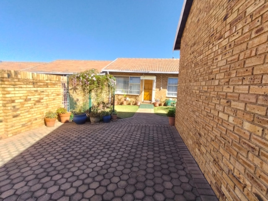 2 Bedroom Property for Sale in Quellerie Park Gauteng