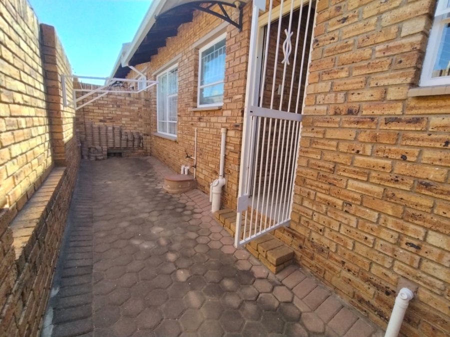 2 Bedroom Property for Sale in Quellerie Park Gauteng