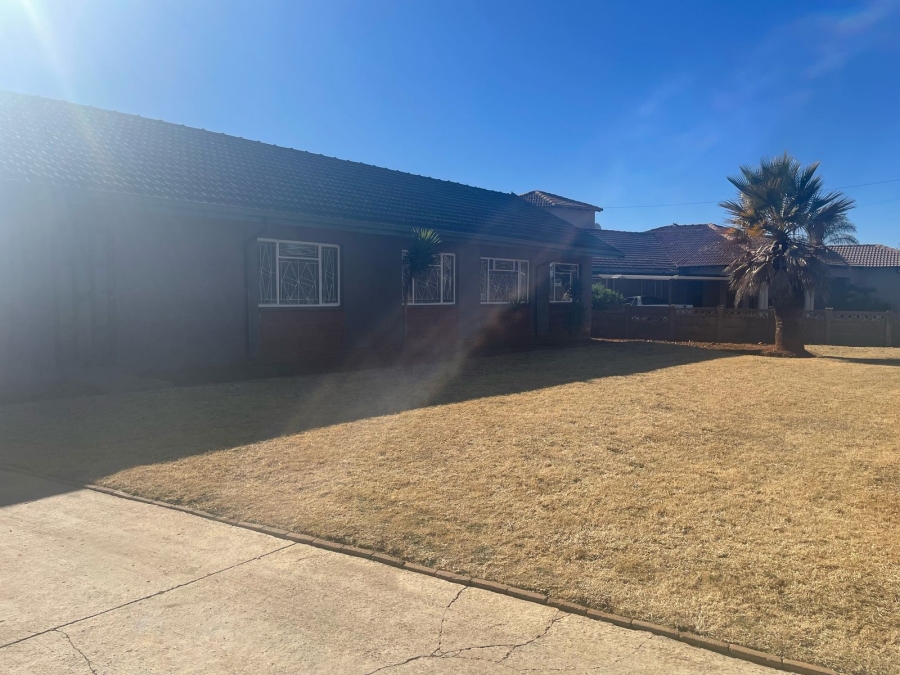 4 Bedroom Property for Sale in Witpoortjie Gauteng