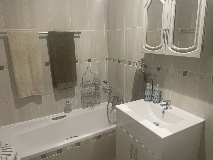 4 Bedroom Property for Sale in Witpoortjie Gauteng