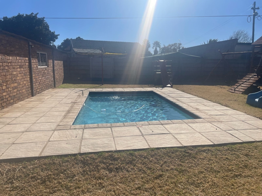 4 Bedroom Property for Sale in Witpoortjie Gauteng