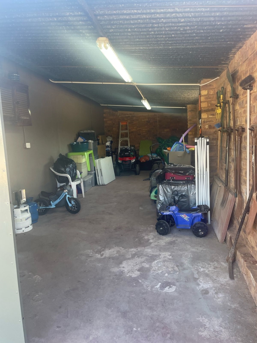 4 Bedroom Property for Sale in Witpoortjie Gauteng