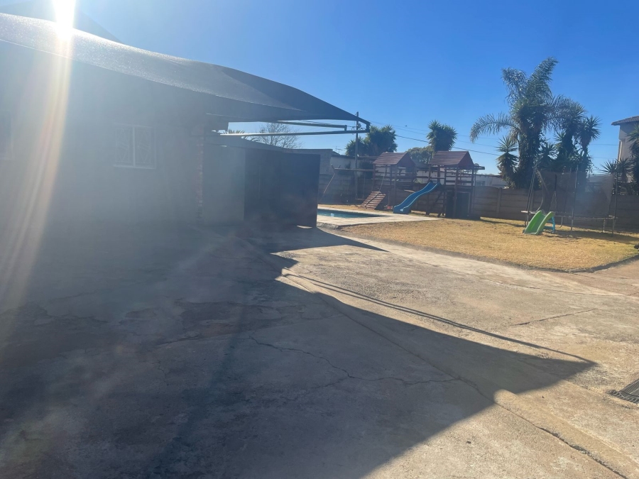4 Bedroom Property for Sale in Witpoortjie Gauteng