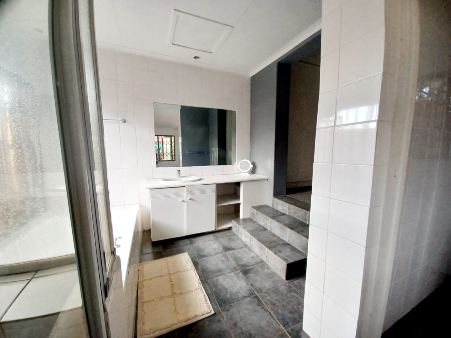 4 Bedroom Property for Sale in Linden Gauteng