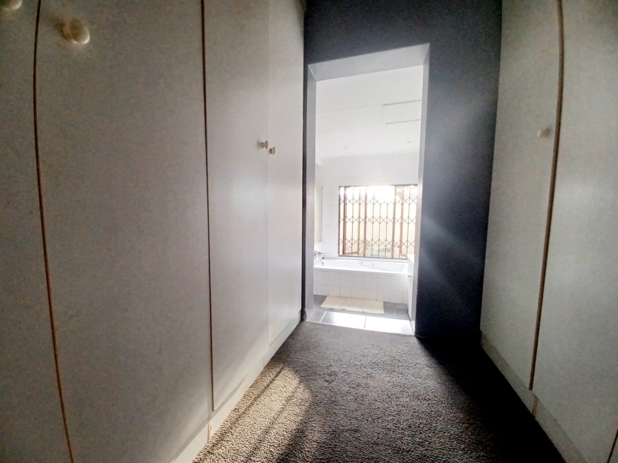 4 Bedroom Property for Sale in Linden Gauteng
