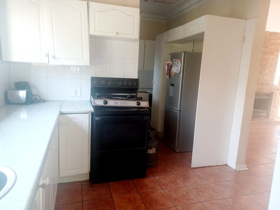 4 Bedroom Property for Sale in Linden Gauteng