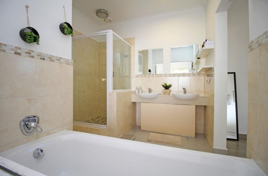 To Let 3 Bedroom Property for Rent in Rivonia Gauteng