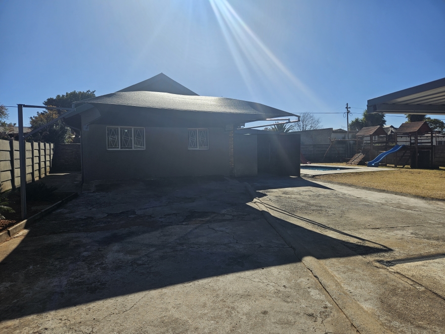 4 Bedroom Property for Sale in Witpoortjie Gauteng