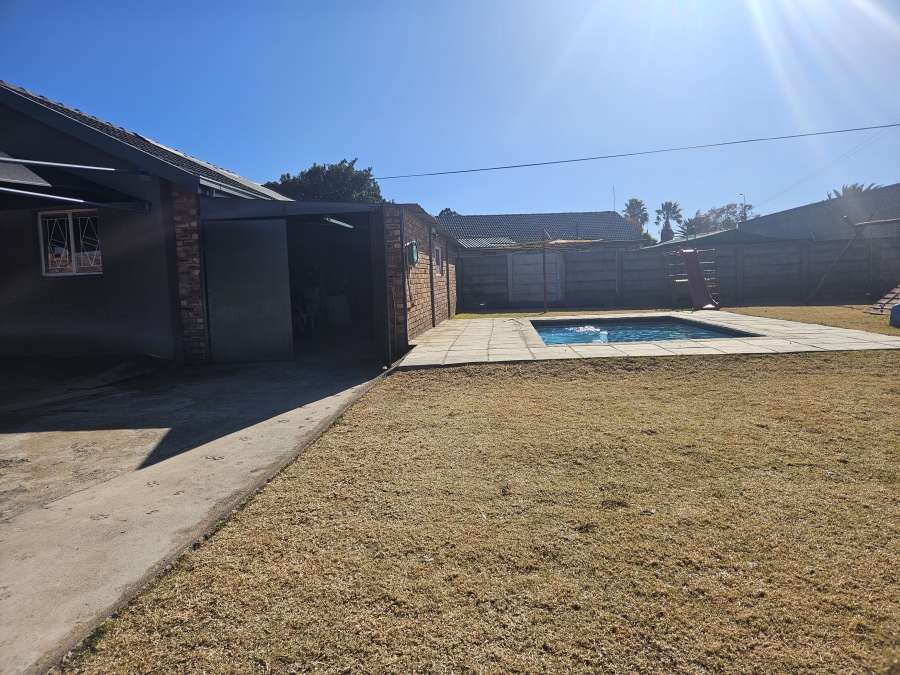 4 Bedroom Property for Sale in Witpoortjie Gauteng