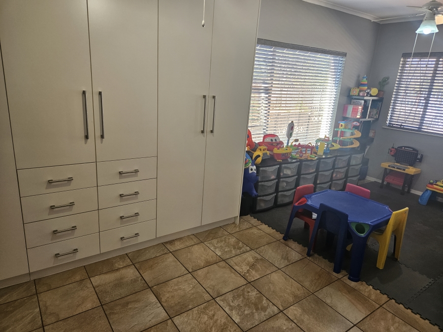 4 Bedroom Property for Sale in Witpoortjie Gauteng