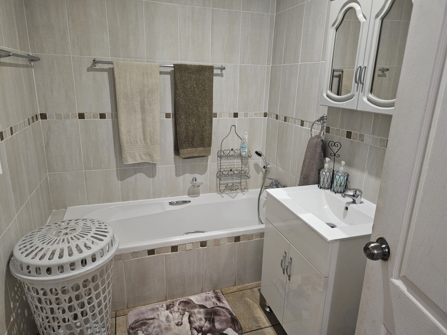 4 Bedroom Property for Sale in Witpoortjie Gauteng