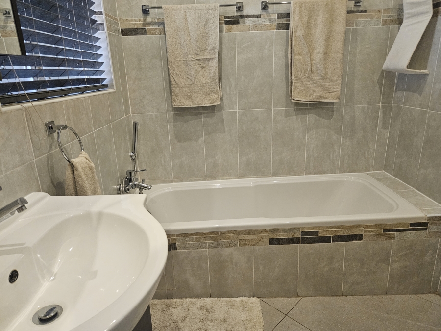 4 Bedroom Property for Sale in Witpoortjie Gauteng