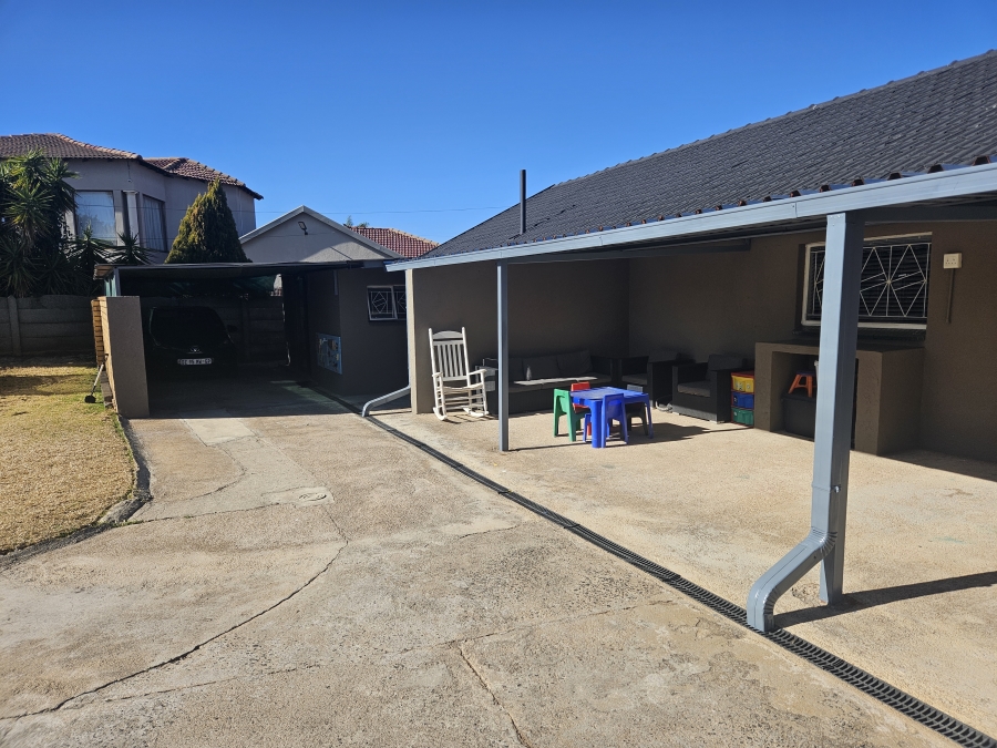 4 Bedroom Property for Sale in Witpoortjie Gauteng
