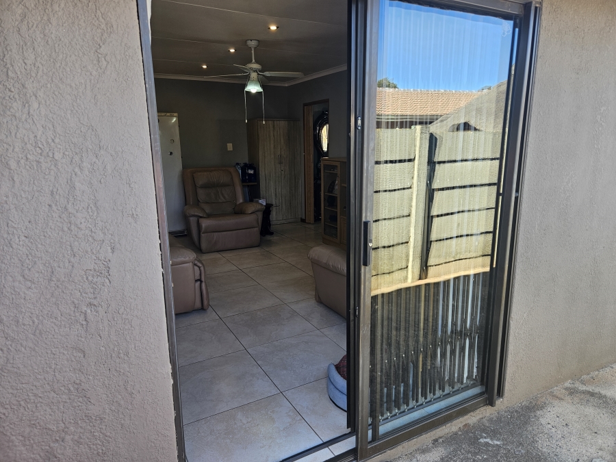 4 Bedroom Property for Sale in Witpoortjie Gauteng