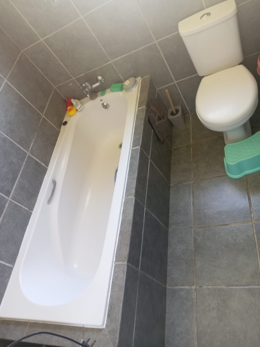 3 Bedroom Property for Sale in Noordwyk Gauteng