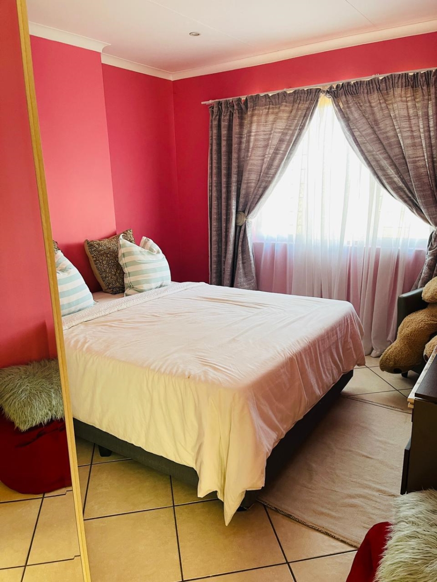 3 Bedroom Property for Sale in Thatchfield Estate Gauteng
