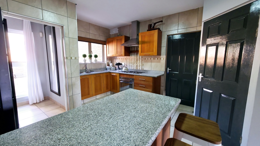 5 Bedroom Property for Sale in Moreleta Park Gauteng