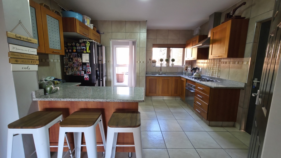 5 Bedroom Property for Sale in Moreleta Park Gauteng