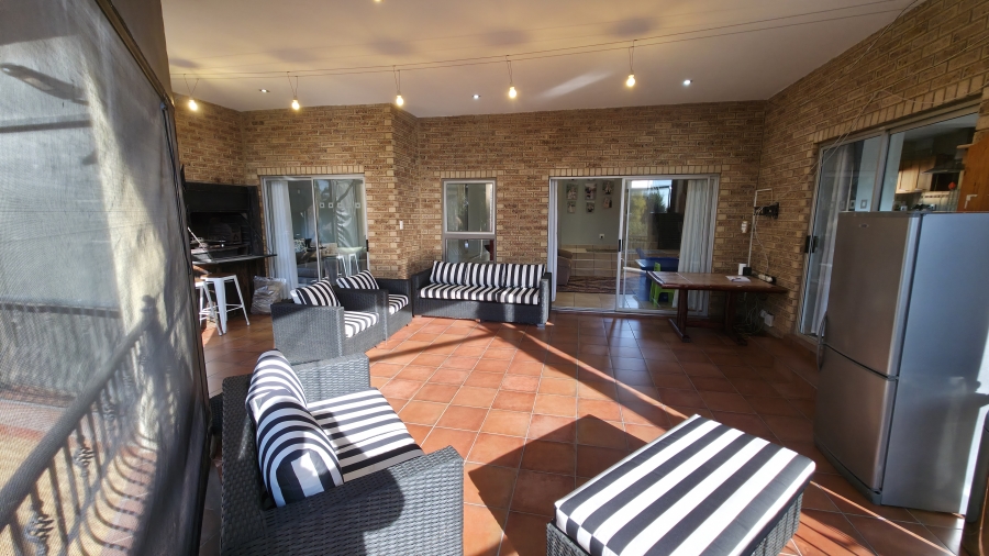 5 Bedroom Property for Sale in Moreleta Park Gauteng
