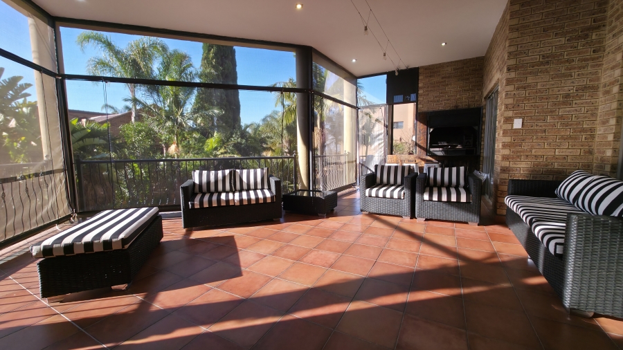 5 Bedroom Property for Sale in Moreleta Park Gauteng