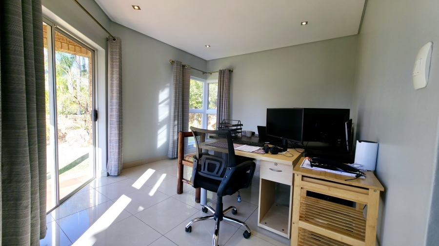 5 Bedroom Property for Sale in Moreleta Park Gauteng