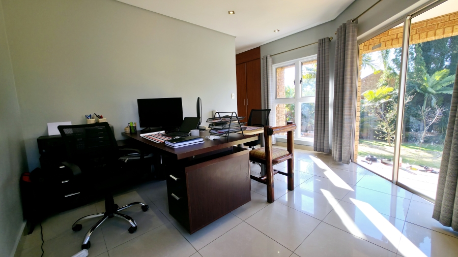 5 Bedroom Property for Sale in Moreleta Park Gauteng