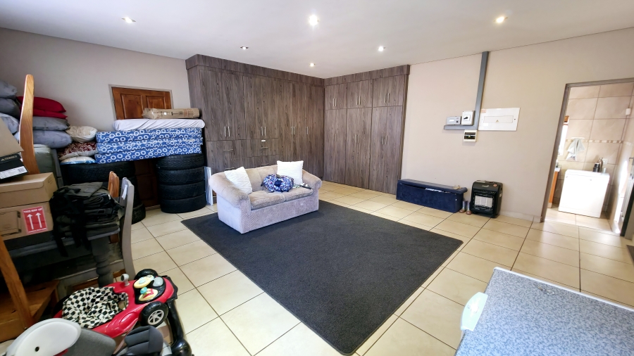 5 Bedroom Property for Sale in Moreleta Park Gauteng