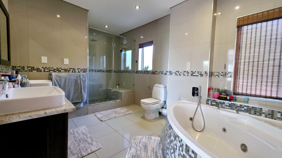 5 Bedroom Property for Sale in Moreleta Park Gauteng