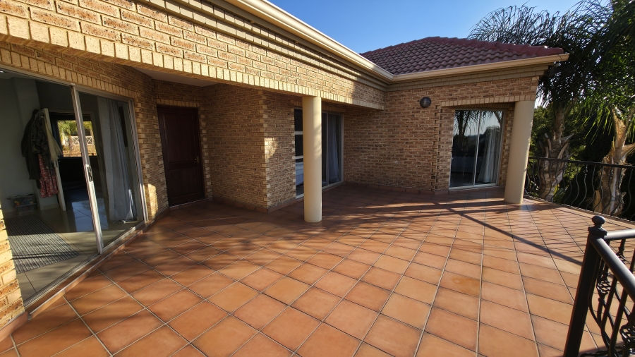 5 Bedroom Property for Sale in Moreleta Park Gauteng
