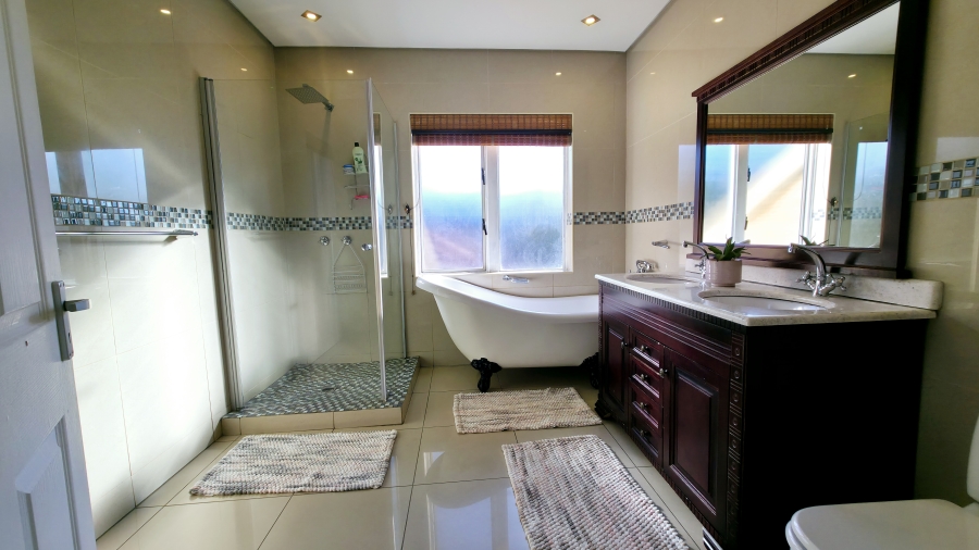 5 Bedroom Property for Sale in Moreleta Park Gauteng