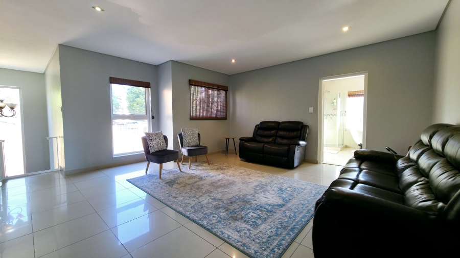 5 Bedroom Property for Sale in Moreleta Park Gauteng