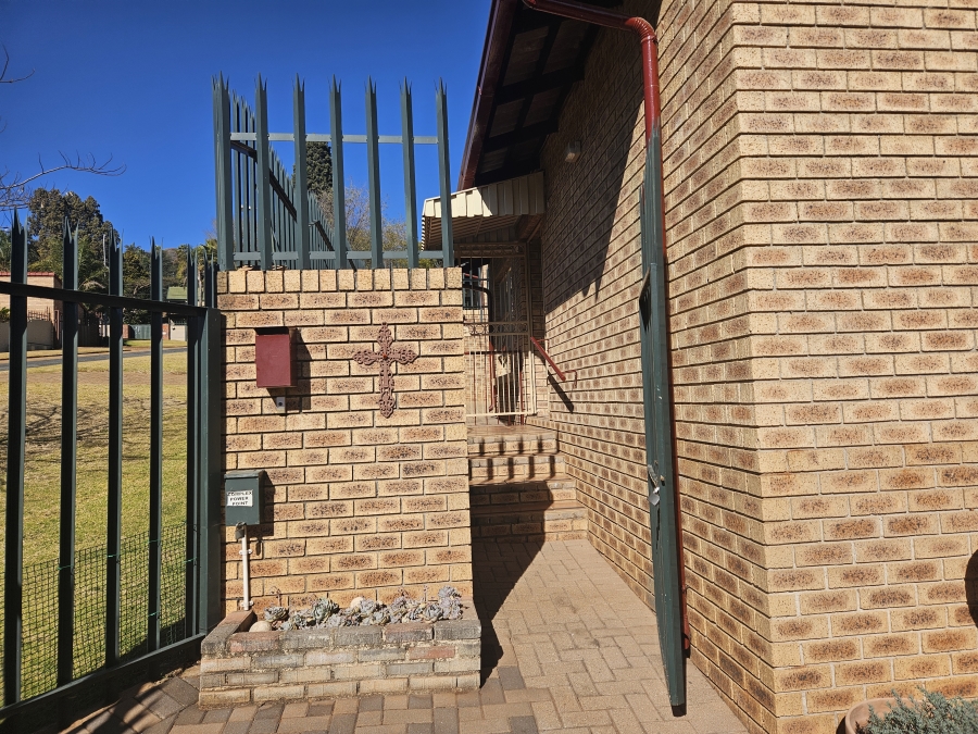 3 Bedroom Property for Sale in Roodekrans Gauteng