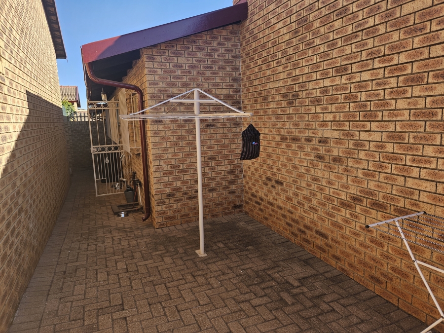 3 Bedroom Property for Sale in Roodekrans Gauteng