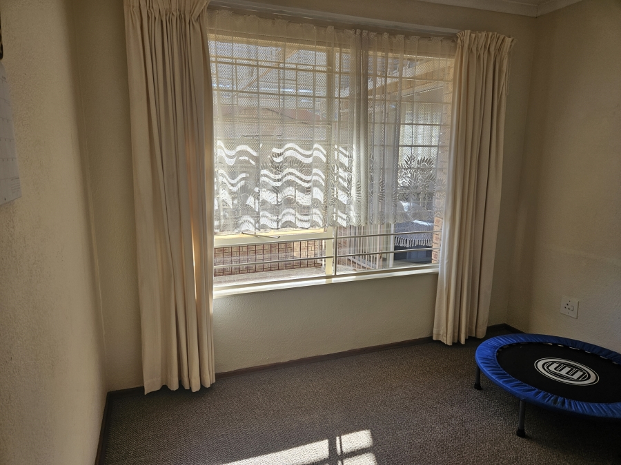 3 Bedroom Property for Sale in Roodekrans Gauteng