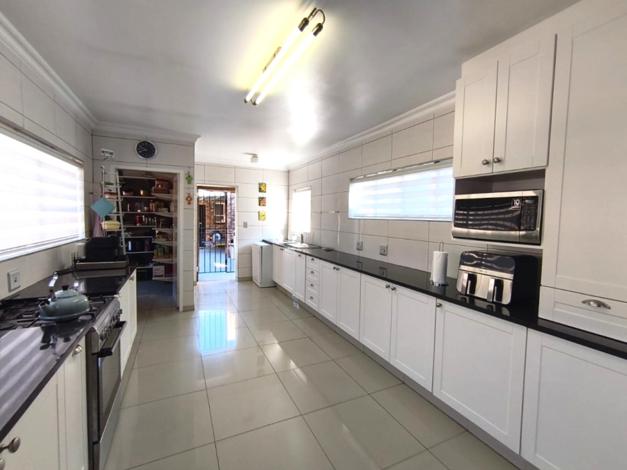 3 Bedroom Property for Sale in Brackenhurst Gauteng