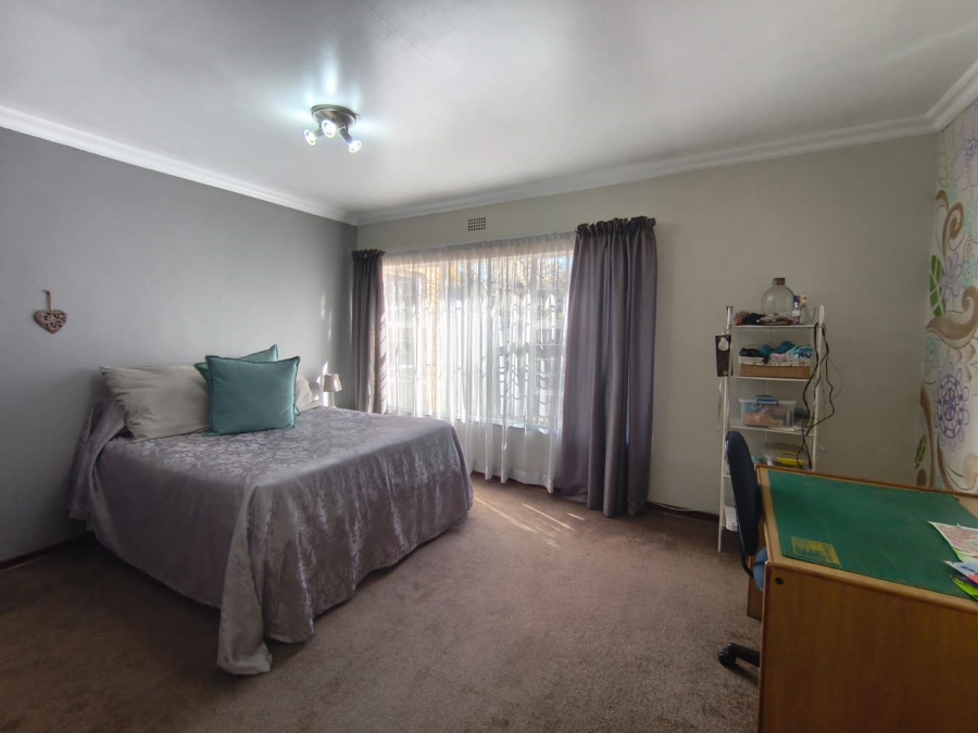 3 Bedroom Property for Sale in Brackenhurst Gauteng