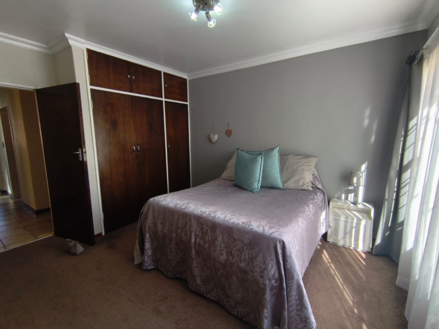 3 Bedroom Property for Sale in Brackenhurst Gauteng