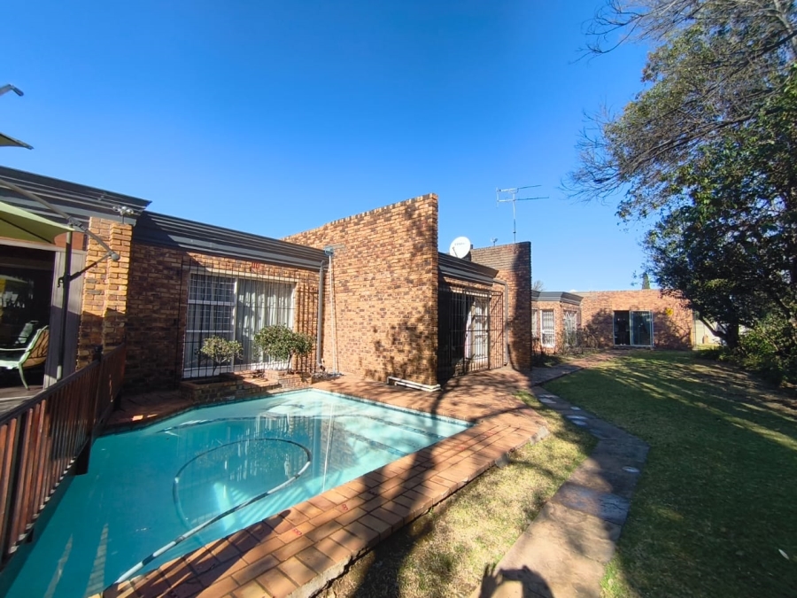 3 Bedroom Property for Sale in Brackenhurst Gauteng