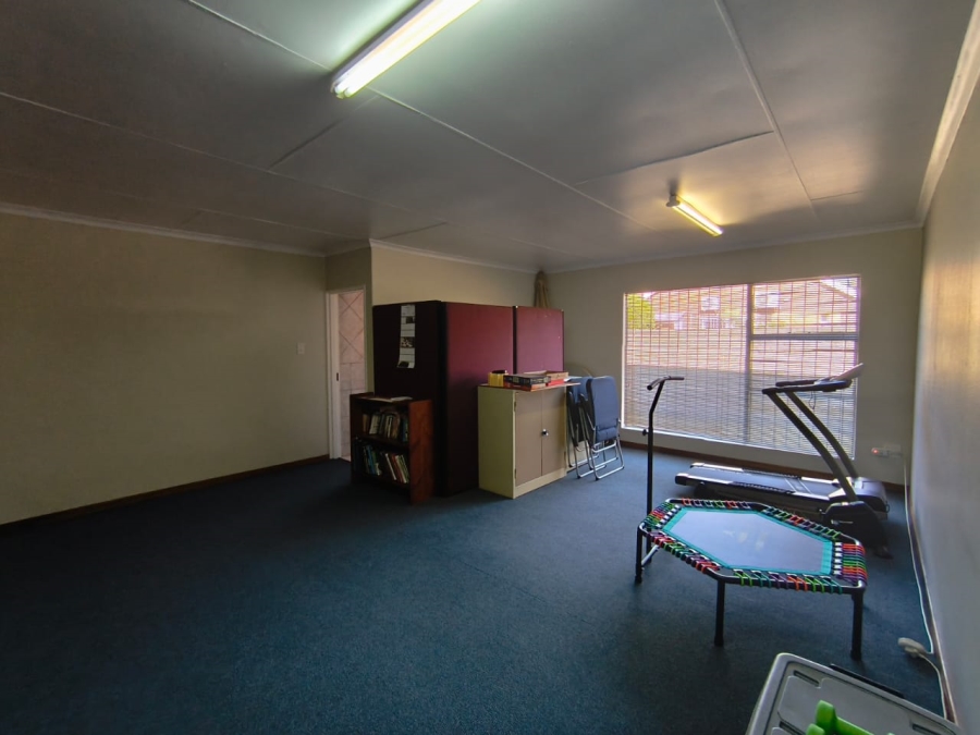 3 Bedroom Property for Sale in Brackenhurst Gauteng