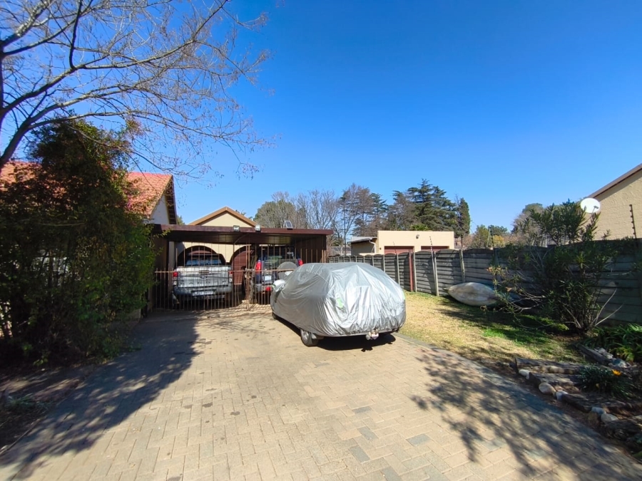 3 Bedroom Property for Sale in Brackenhurst Gauteng