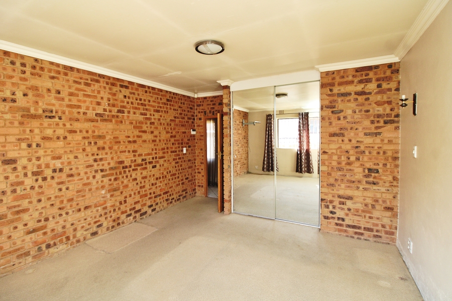 5 Bedroom Property for Sale in Primrose Gauteng