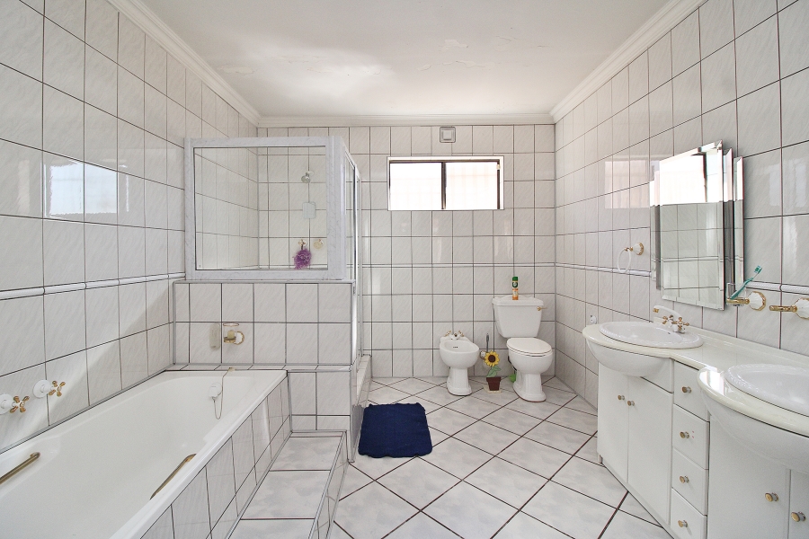 5 Bedroom Property for Sale in Primrose Gauteng