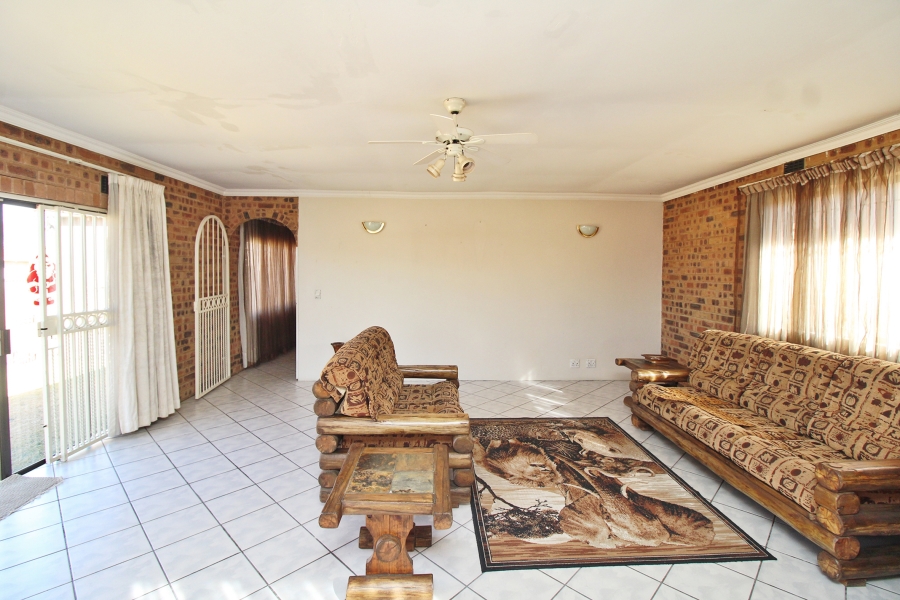 5 Bedroom Property for Sale in Primrose Gauteng