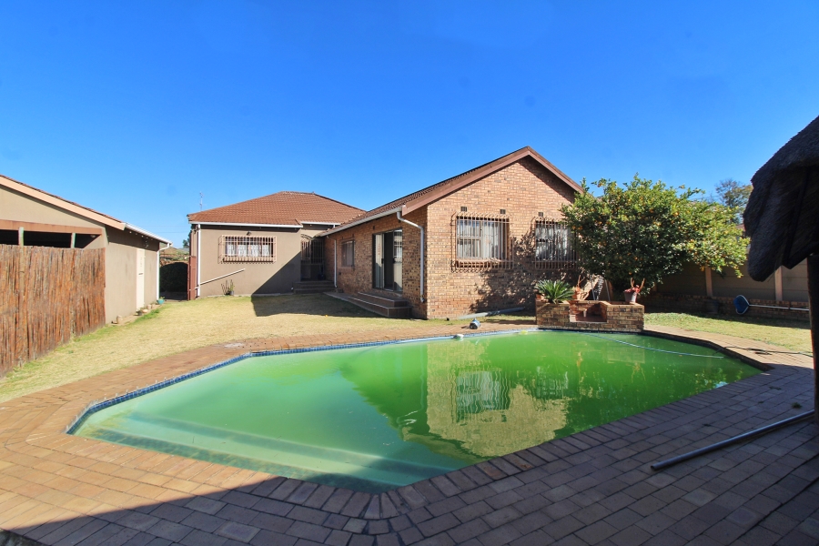 5 Bedroom Property for Sale in Primrose Gauteng