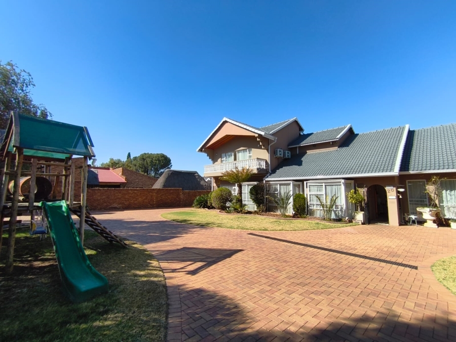 4 Bedroom Property for Sale in Brackenhurst Gauteng