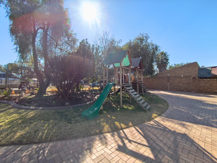 4 Bedroom Property for Sale in Brackenhurst Gauteng