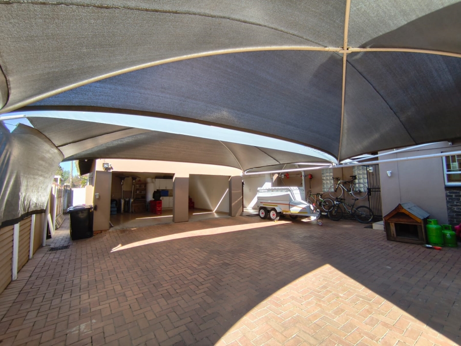 4 Bedroom Property for Sale in Brackenhurst Gauteng