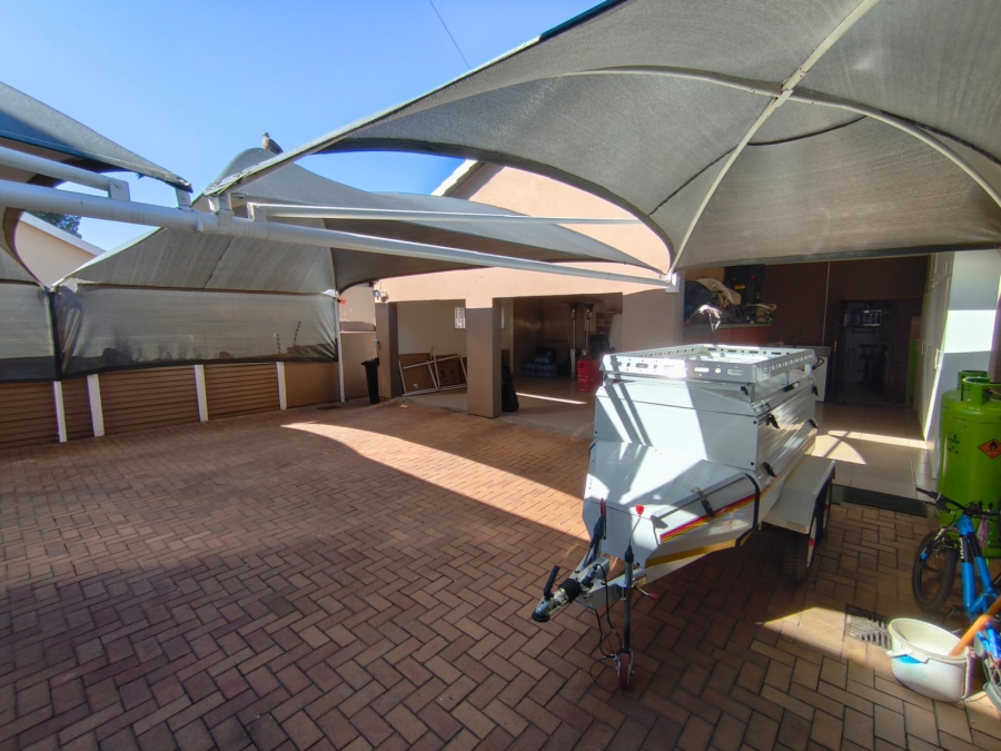 4 Bedroom Property for Sale in Brackenhurst Gauteng