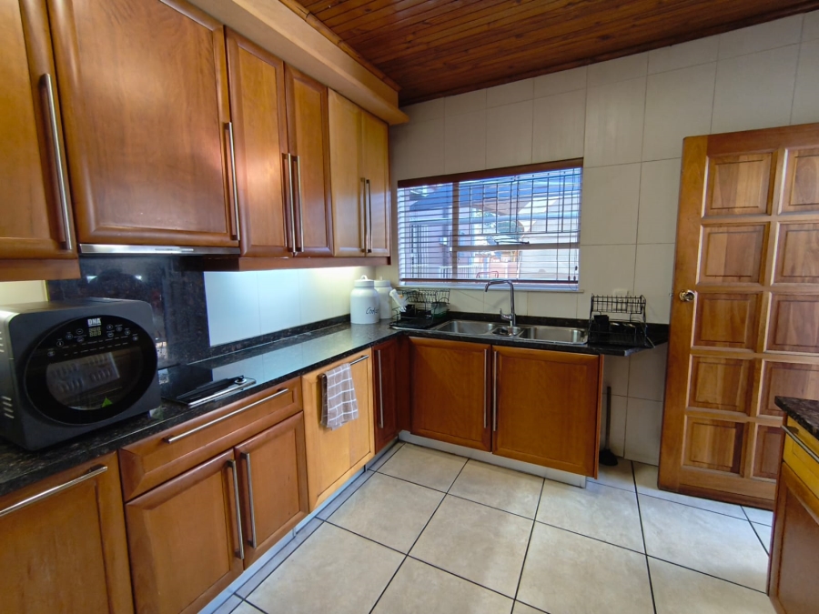 4 Bedroom Property for Sale in Brackenhurst Gauteng